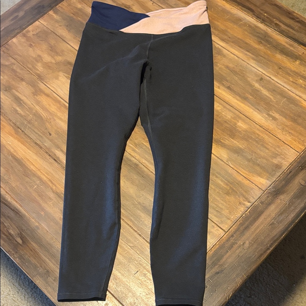 Womens/teens fabletics xs heather grey v waist band Leggings